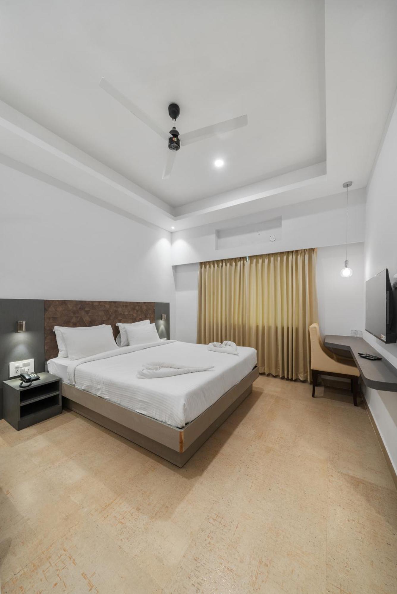 Hotel Gsr Tumkur ภายนอก รูปภาพ