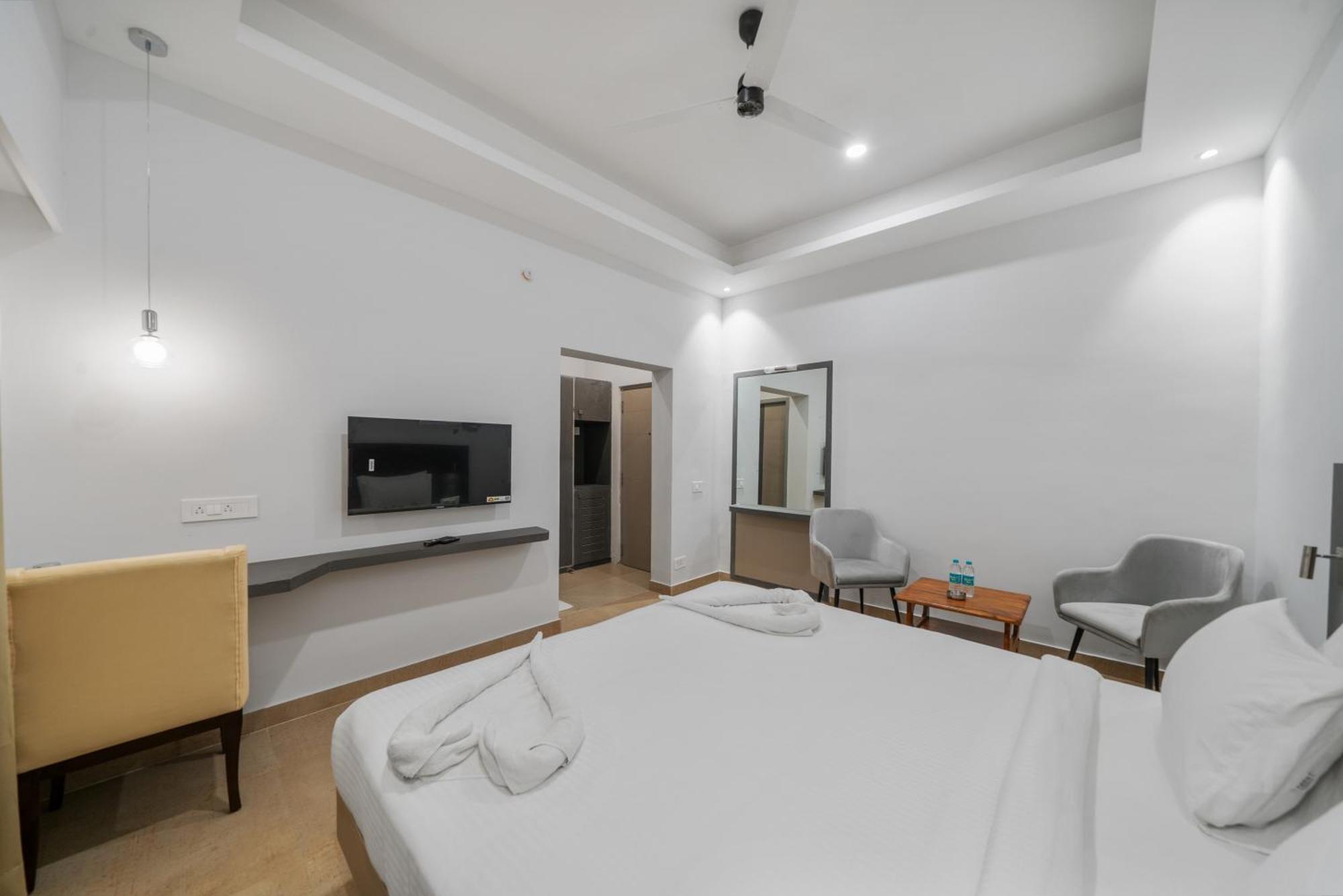 Hotel Gsr Tumkur ภายนอก รูปภาพ