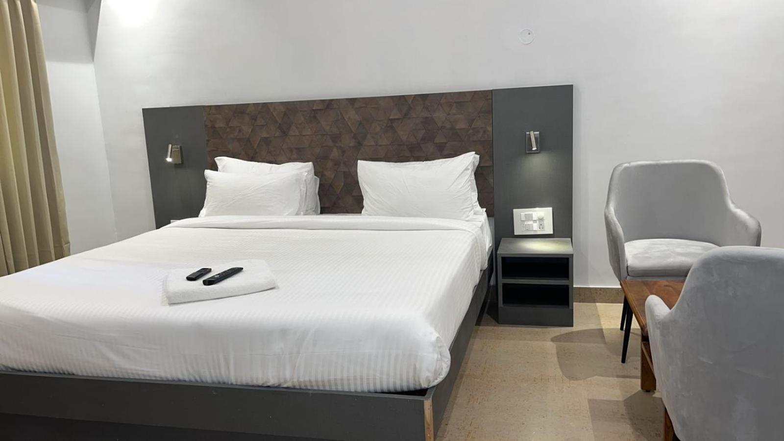 Hotel Gsr Tumkur ภายนอก รูปภาพ