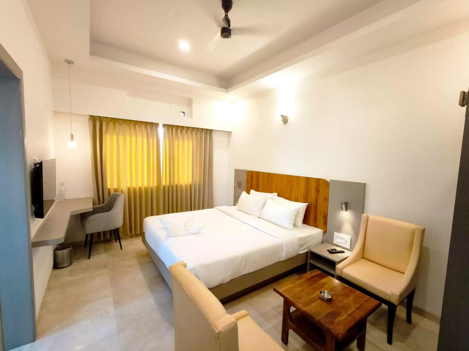 Hotel Gsr Tumkur ภายนอก รูปภาพ