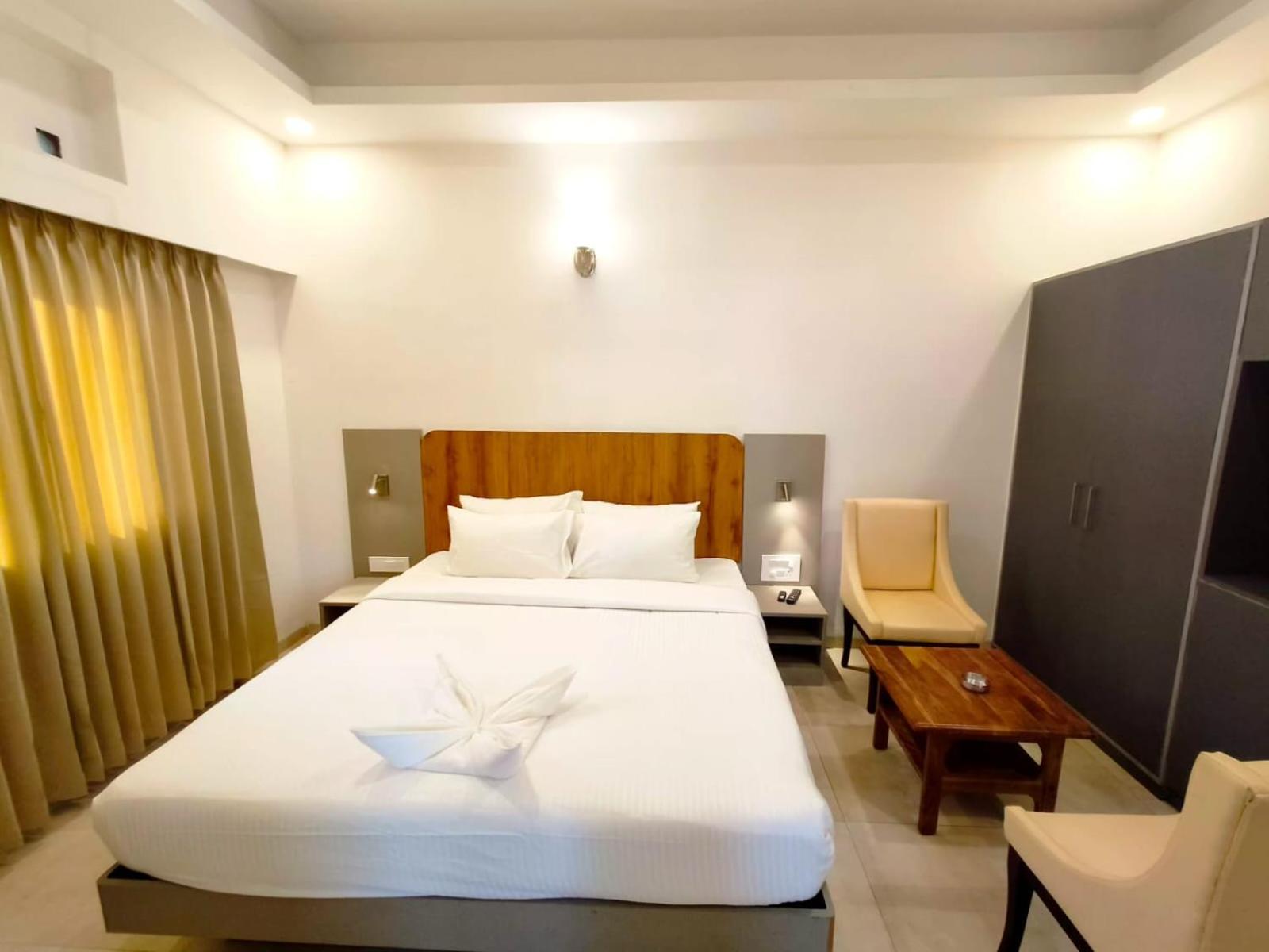 Hotel Gsr Tumkur ภายนอก รูปภาพ