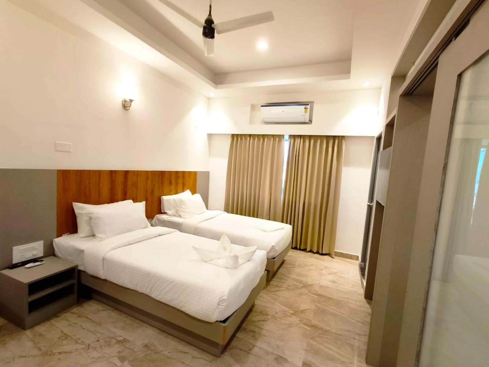 Hotel Gsr Tumkur ภายนอก รูปภาพ