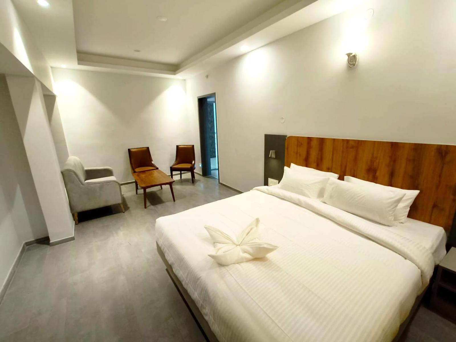 Hotel Gsr Tumkur ภายนอก รูปภาพ