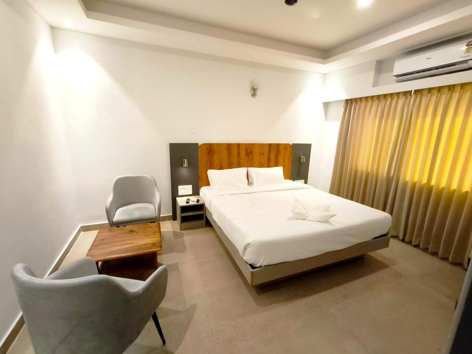 Hotel Gsr Tumkur ภายนอก รูปภาพ