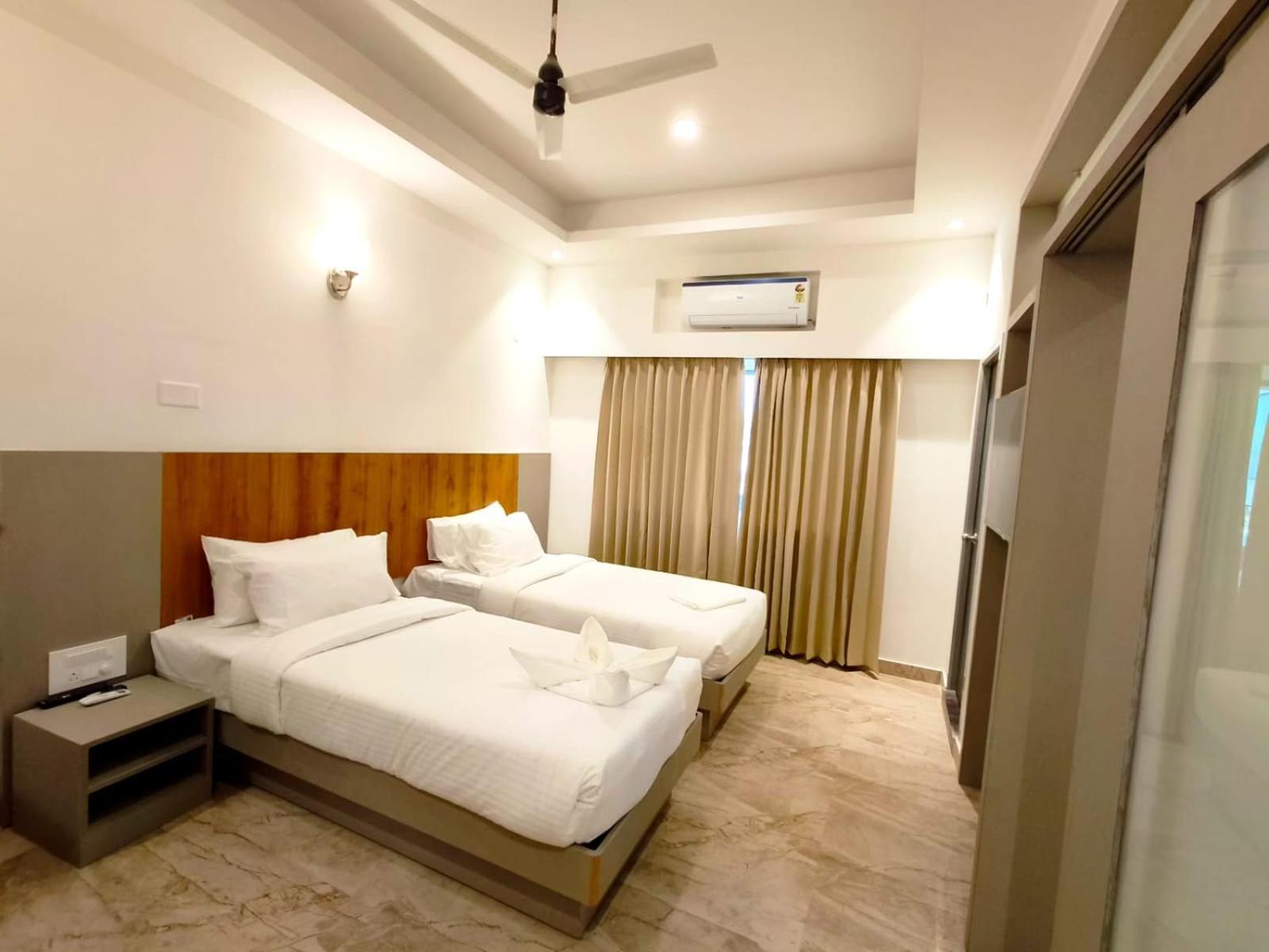 Hotel Gsr Tumkur ภายนอก รูปภาพ